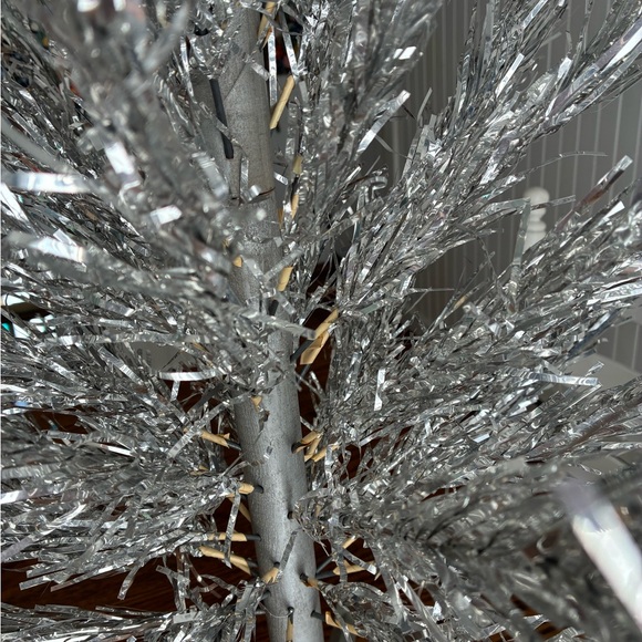 Vintage Aluminum Christmas Tree - Picture 4 of 15